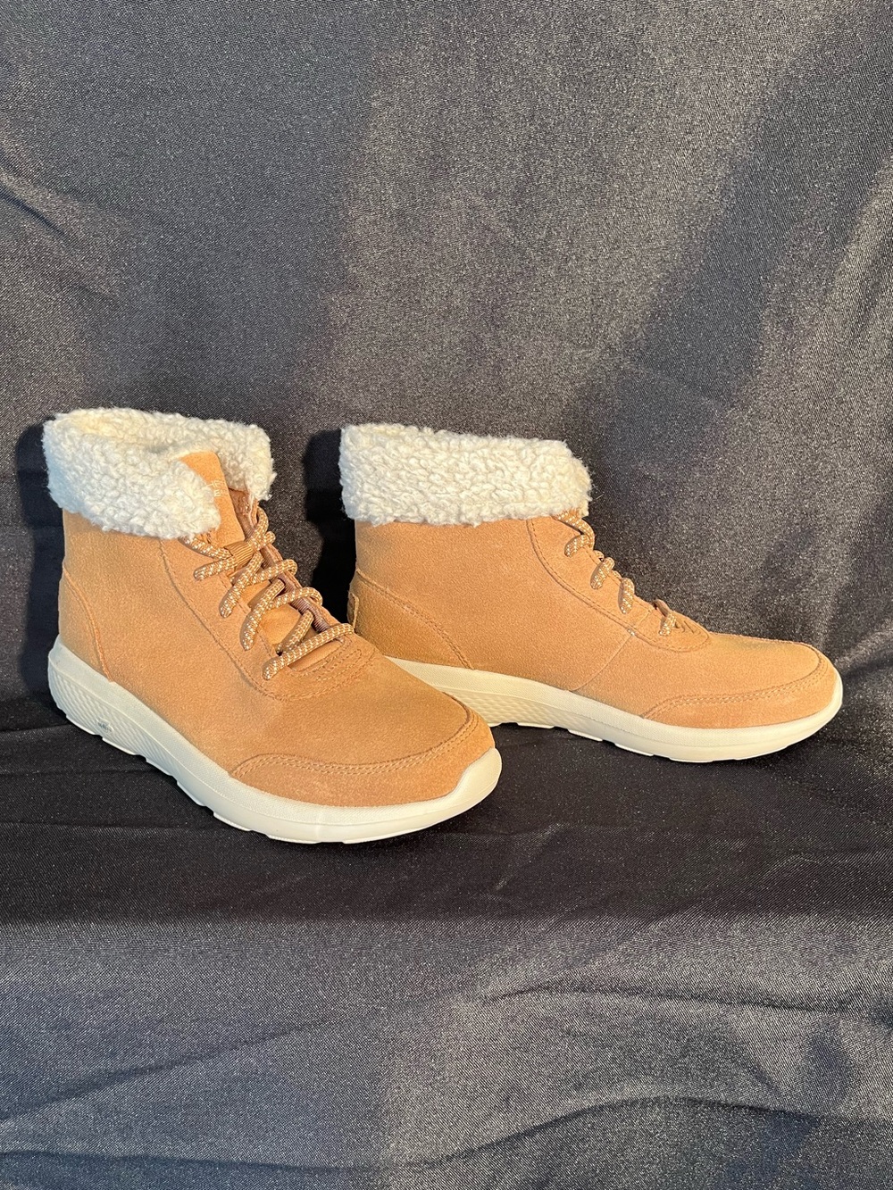Skechers Glacial Ultra Woodlands Tan Lace-Up Faux-Shearling Ankle Boots